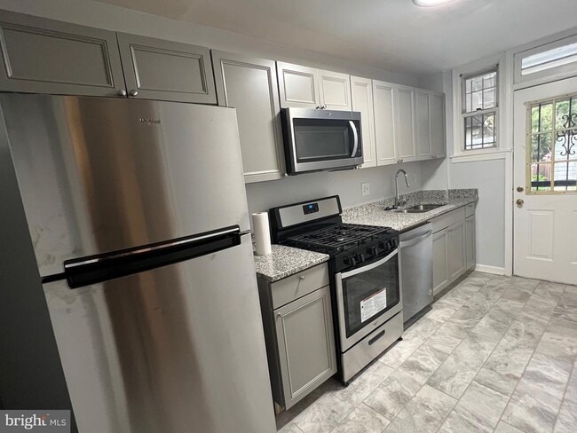 Building Photo - 4025 Clay Pl NE