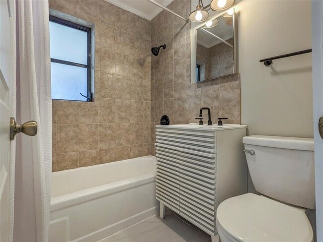 Building Photo - 6504 Lincoln Rd