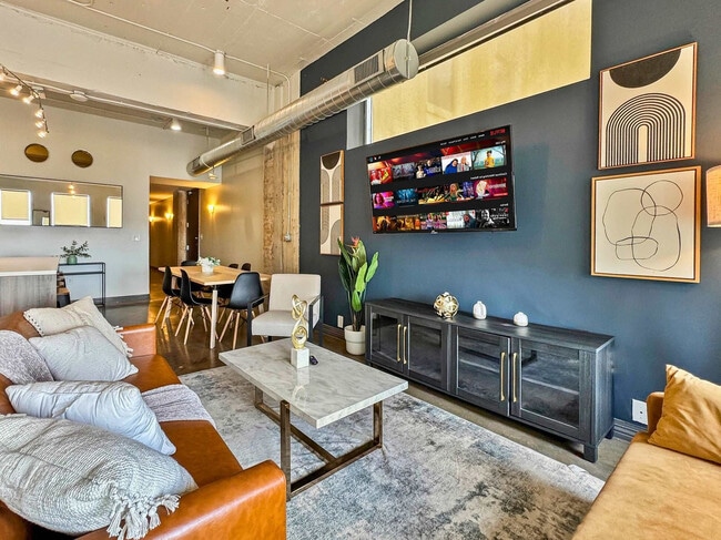 Primary Photo - 500 S Ervay St