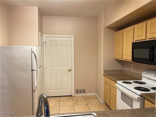 Building Photo - 8000 W Badura Ave