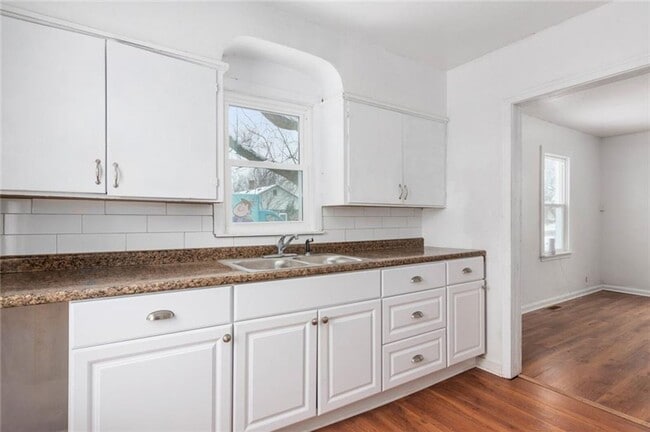 Building Photo - Nice Two Bedroom Home Located Near Lynhurs...
