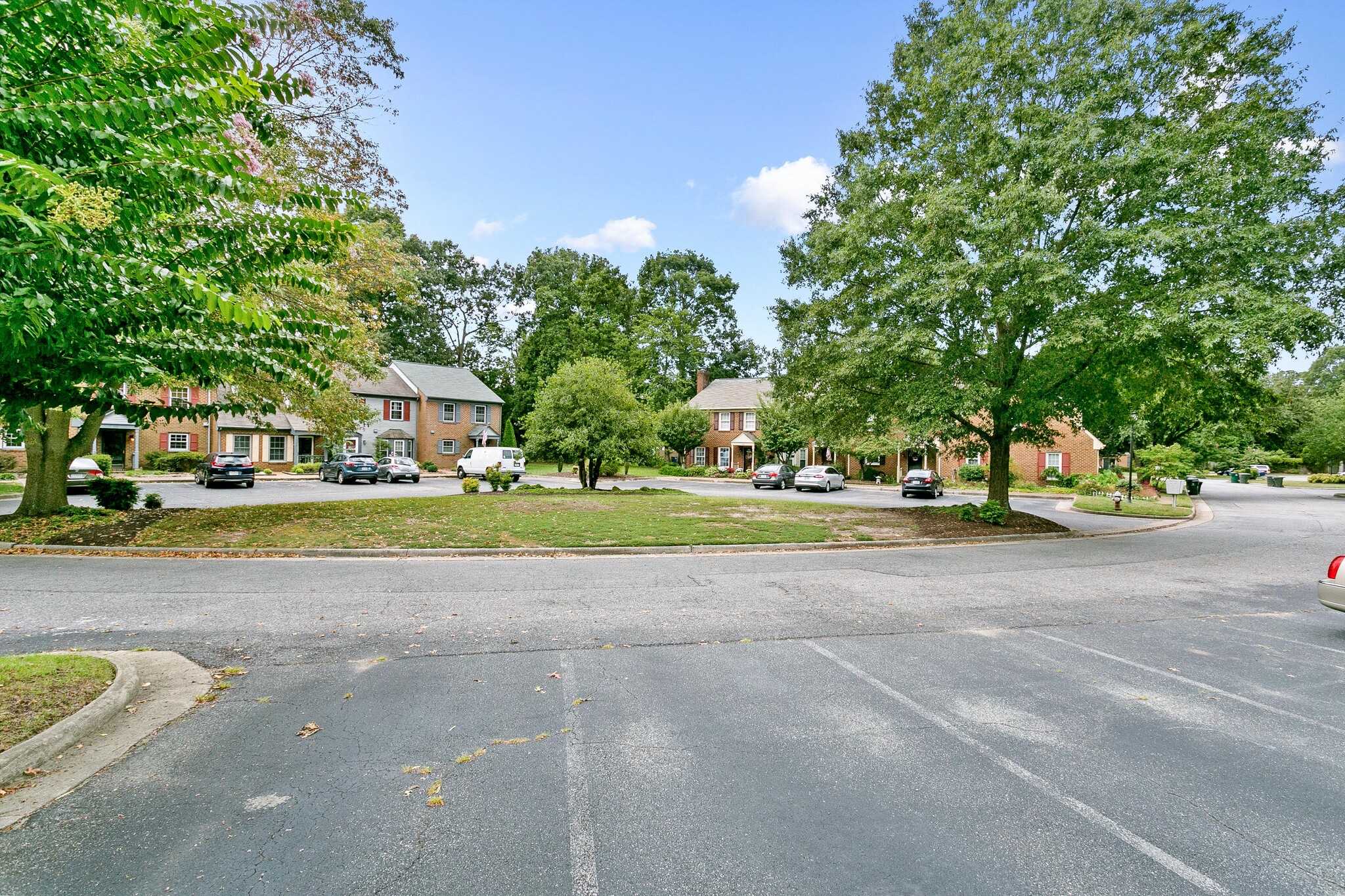 Common area in front of Townhouse - 117 Wellesley Dr