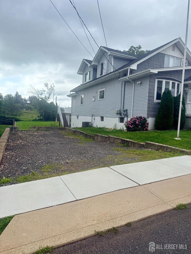 Building Photo - 363 Portia St