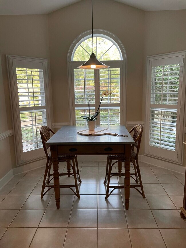 Building Photo - 8970 Eagles Ridge Dr