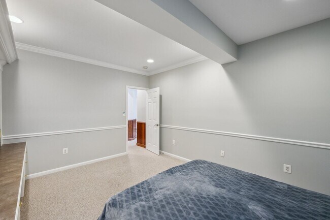 Building Photo - Stunning single-family home filled with th...