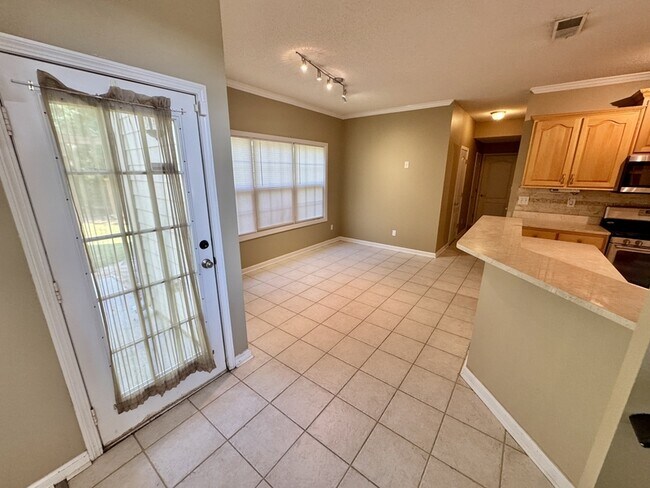 Building Photo - 431 Whitewater Tr