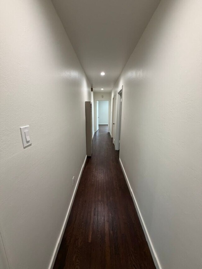 Building Photo - Charming JC Neighborhood Rental with Brand-New Kitchen & Hardwood Floors