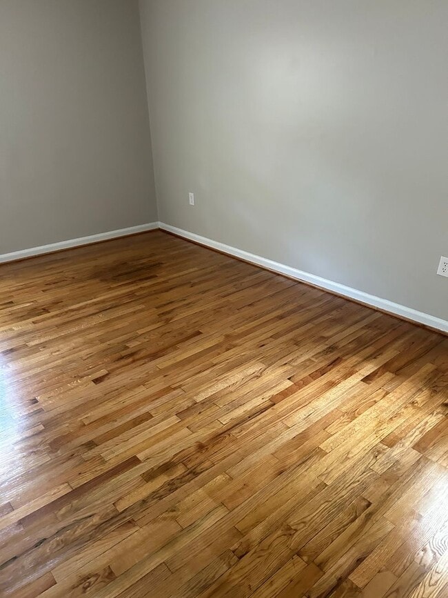 Building Photo - 3 bedroom, one bath house for rent