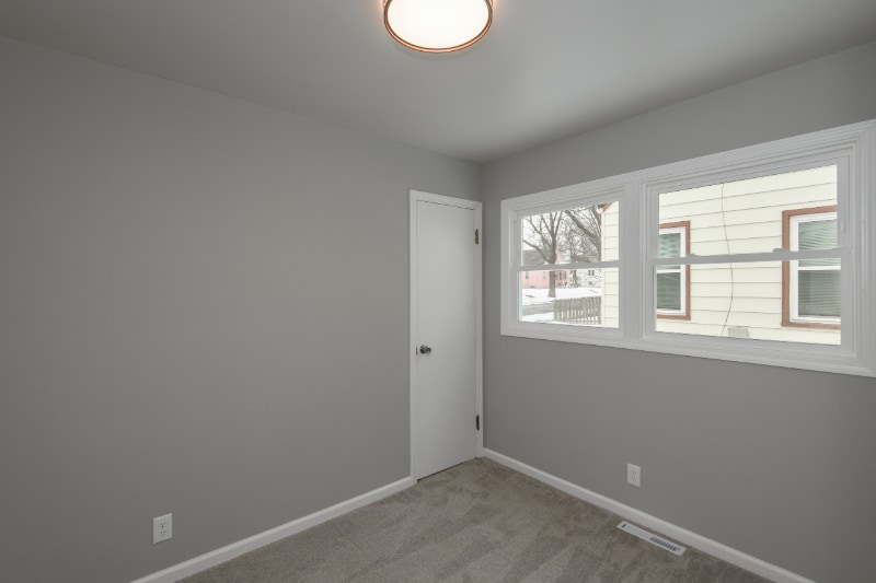 Building Photo - 424 S 66th St