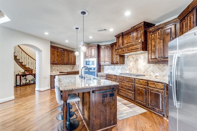 Building Photo - 2490 Stonybrook Dr