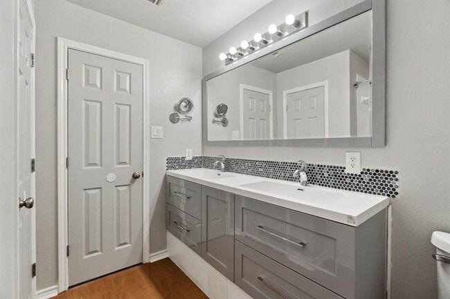 Building Photo - 2907 Kestrel Dr