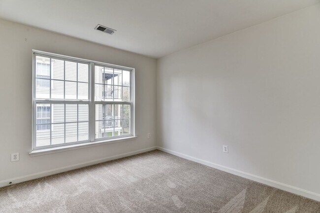 Building Photo - 3 Bed 2 Bath - Germantown Condo - Washer/Dryer In Unit