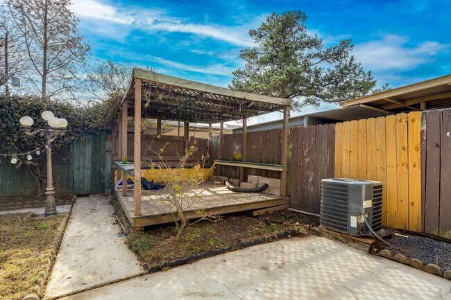 Building Photo - 17114 Beaver Springs Dr