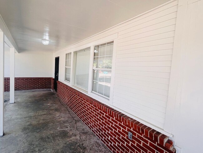 Building Photo - 4216 Fairfields Ave