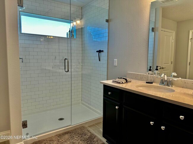 Building Photo - 124 Killarney Ave