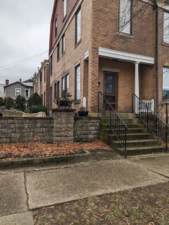 Building Photo - 440 5th St