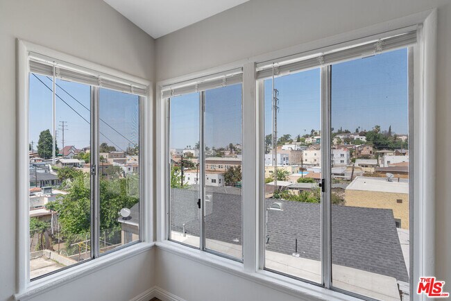 Building Photo - 945 N Ditman Ave