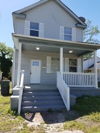 Building Photo - Spacious 4 BR 3 Bath single family home ne...