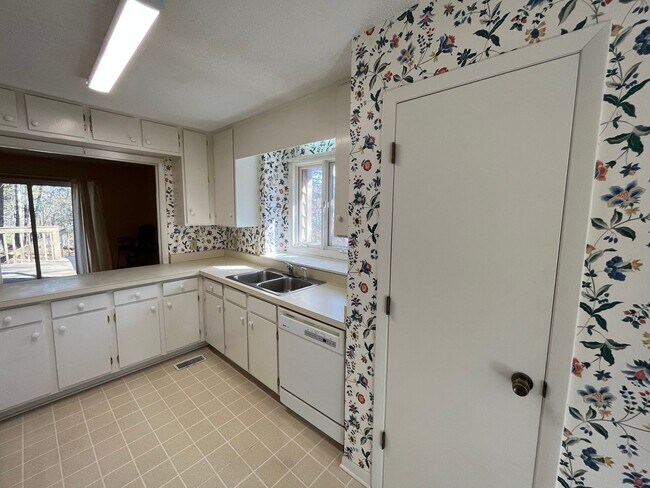 Building Photo - Charming 2BD, 2BA Durham Townhome South of Duke University