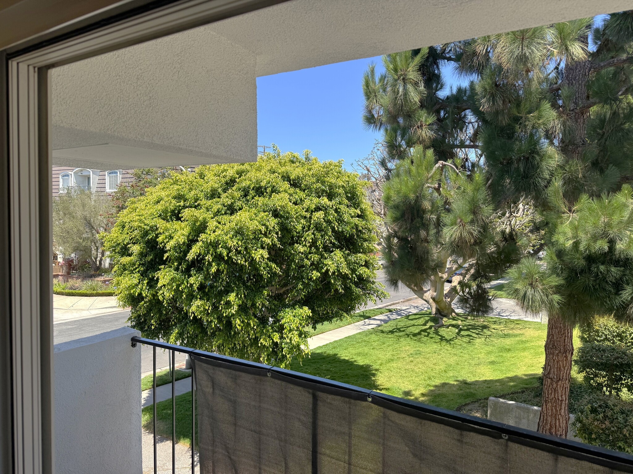 balcony - 8163 Redlands St