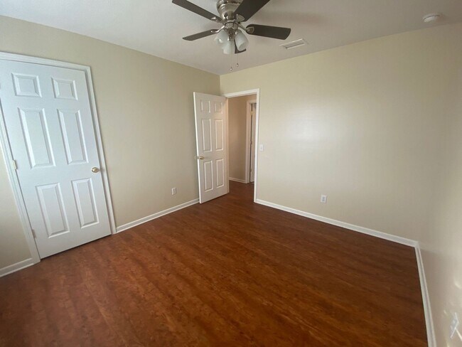 Building Photo - Cozy & Centrally Located 3Bed/2Ba in Lynn ...