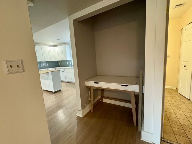 Building Photo - 2 Bedroom 2.5 Bathroom Townhome in Mechani...