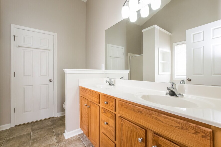 Building Photo - 127 Berkley Dr