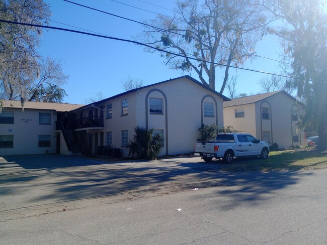 Building Photo - Kennedy Rd. - 1221 Unit 43