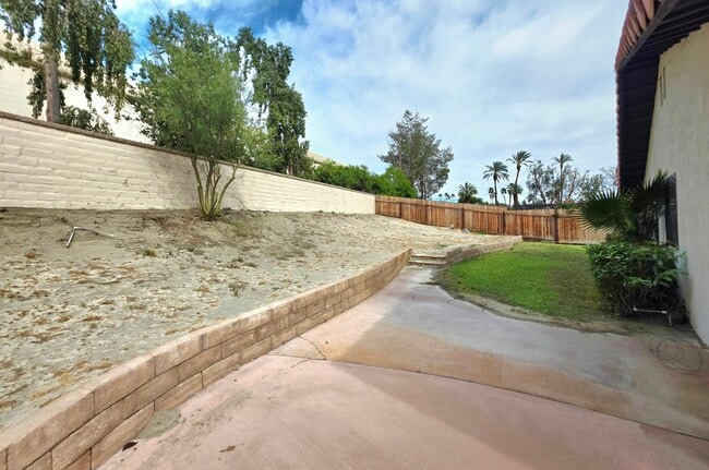 Building Photo - 40329 Sagewood Dr