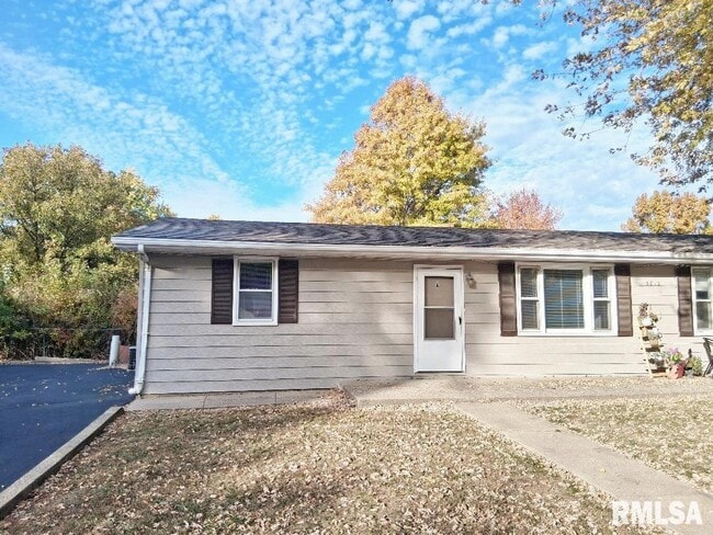 Primary Photo - 5812 W Farmington Rd