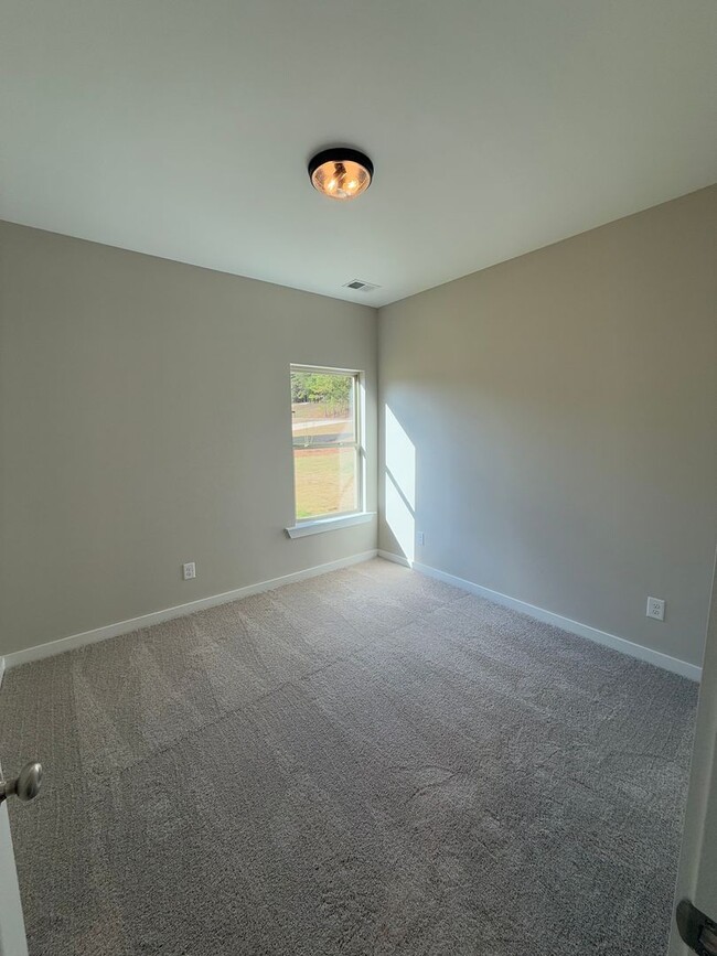 Building Photo - Home for rent in Riverside!