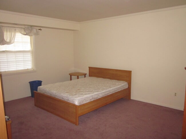Building Photo - Charming 2 Bedroom/ 2 Bathroom Apartment in Mays Chapel, MD!