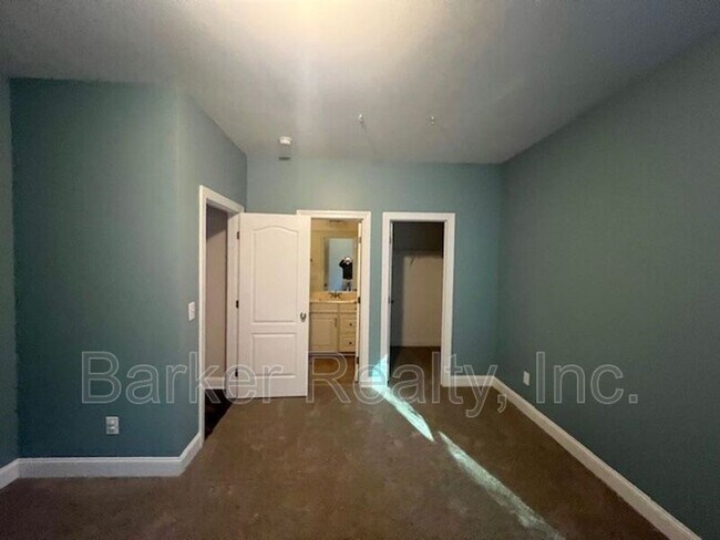 Building Photo - 324 Matilda Pl