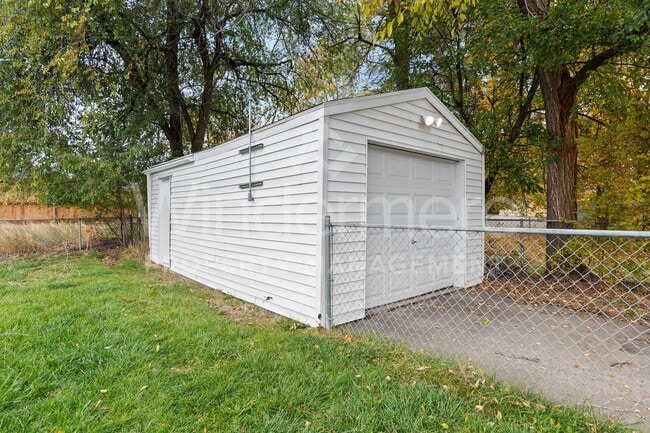 Building Photo - 5723 N Milton St