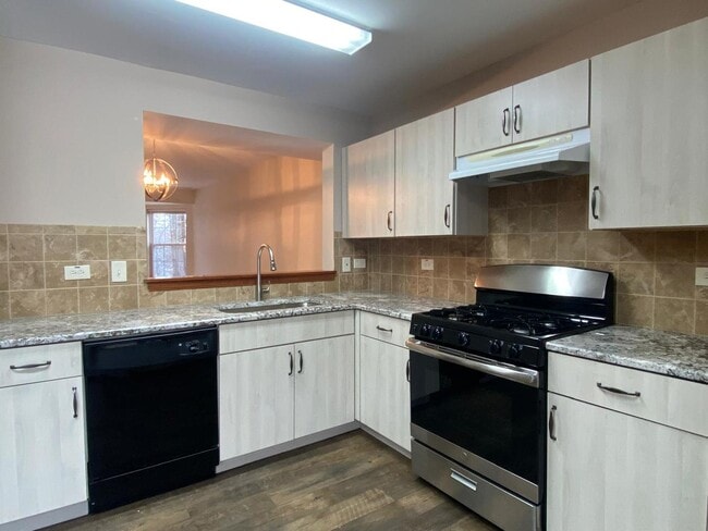 Building Photo - 34 S Macgillis Dr