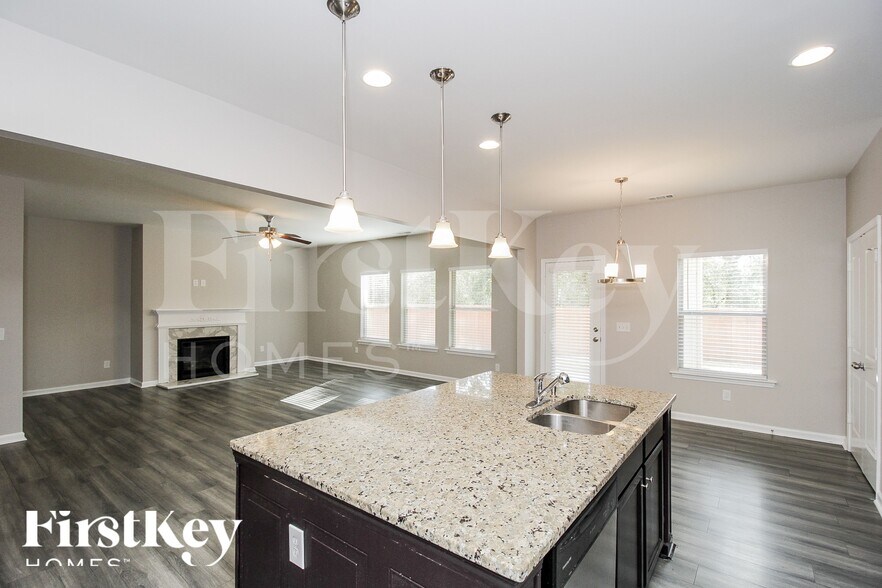 Building Photo - 3 Miles Dr