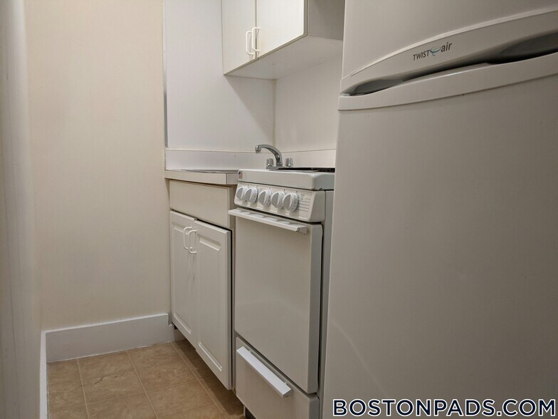 Building Photo - 62 Boylston St