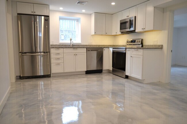 Building Photo - River Pied a Terre