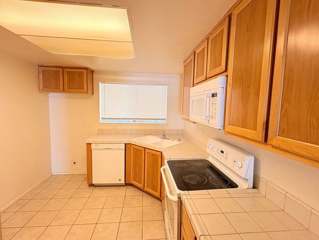 Building Photo - 2 WEEKS FREE RENT November Special - 3 bed...