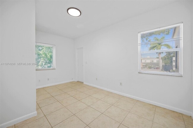 Building Photo - 571 NE 82nd St