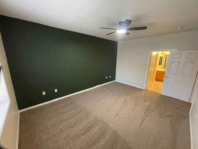 Building Photo - 3327 Erva St