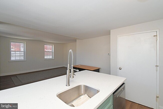 Building Photo - 1554 N Lawrence St