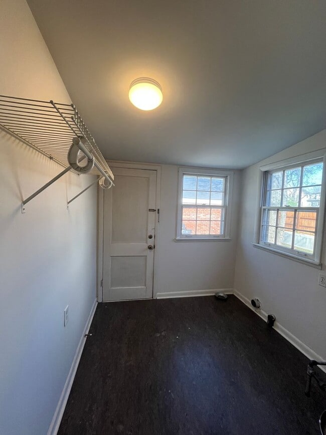 Building Photo - Renovated 2 Bedroom/ 1 Bath Duplex minutes to 12th South, Lipscomb, Belmont and Vandy