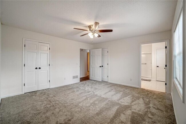 Building Photo - 701 Longview St