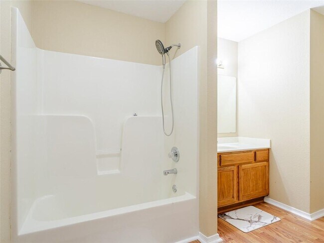 Building Photo - 12 Holly Dr