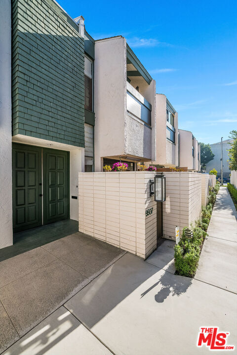 Building Photo - 9507 W Olympic Blvd