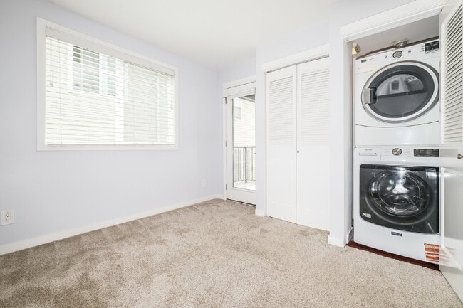 Building Photo - **Updated 2-Bedroom Condo with Secure Parking**