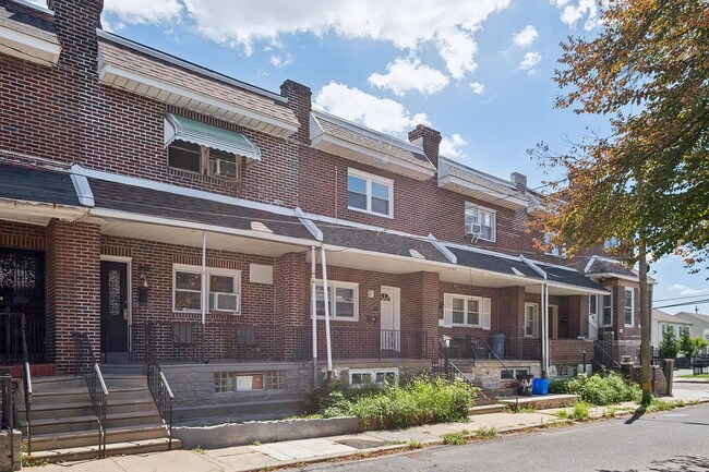 Building Photo - Stylishly Renovated 3-Bedroom Home with Private Patio in Grays Ferry — Accepting ALL PHA voucher ...