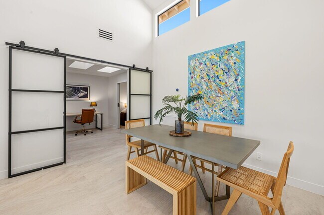 Building Photo - 179 Gran Via