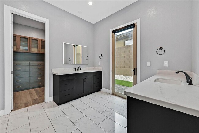 Building Photo - Summerlin West Single-Story 4 Bedroom 4.5 Bathroom Home!